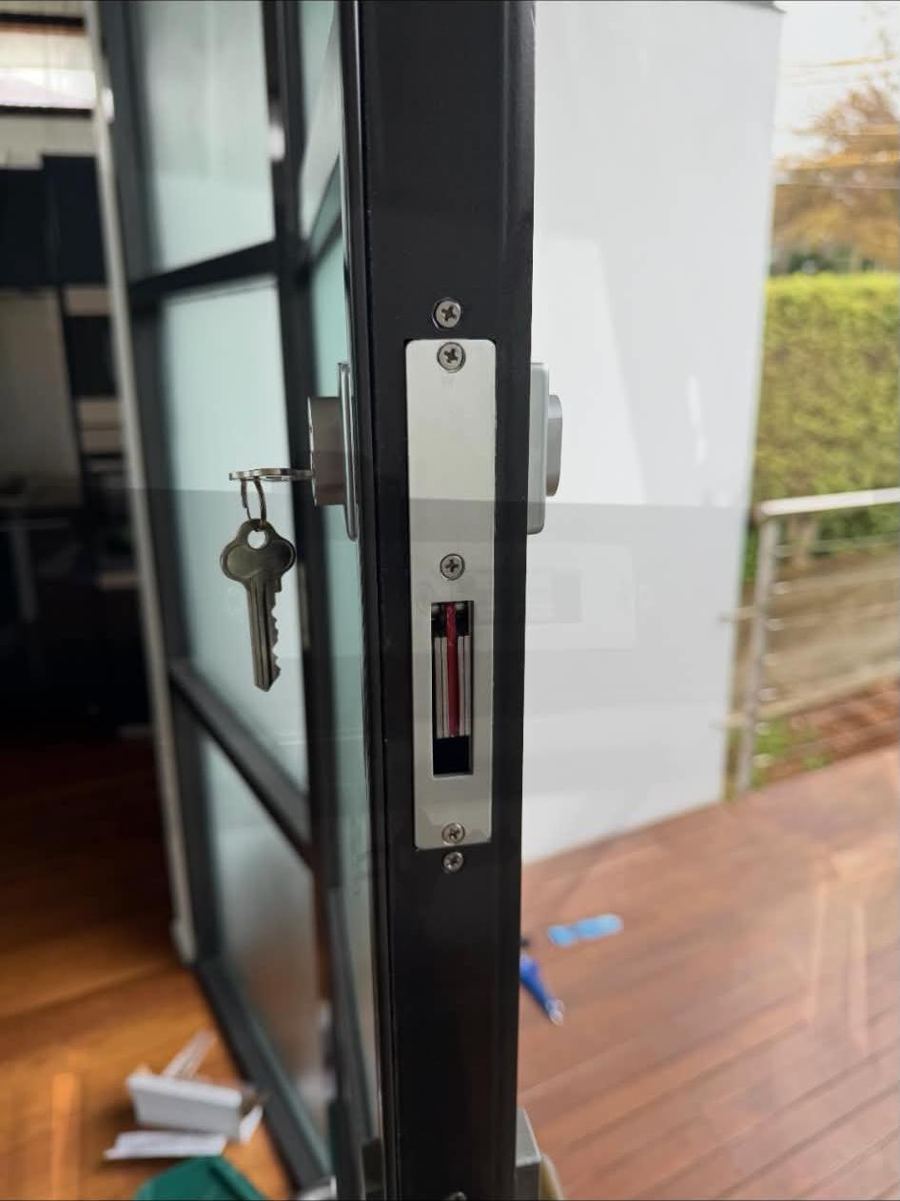 Mortice lock on an aluminium door